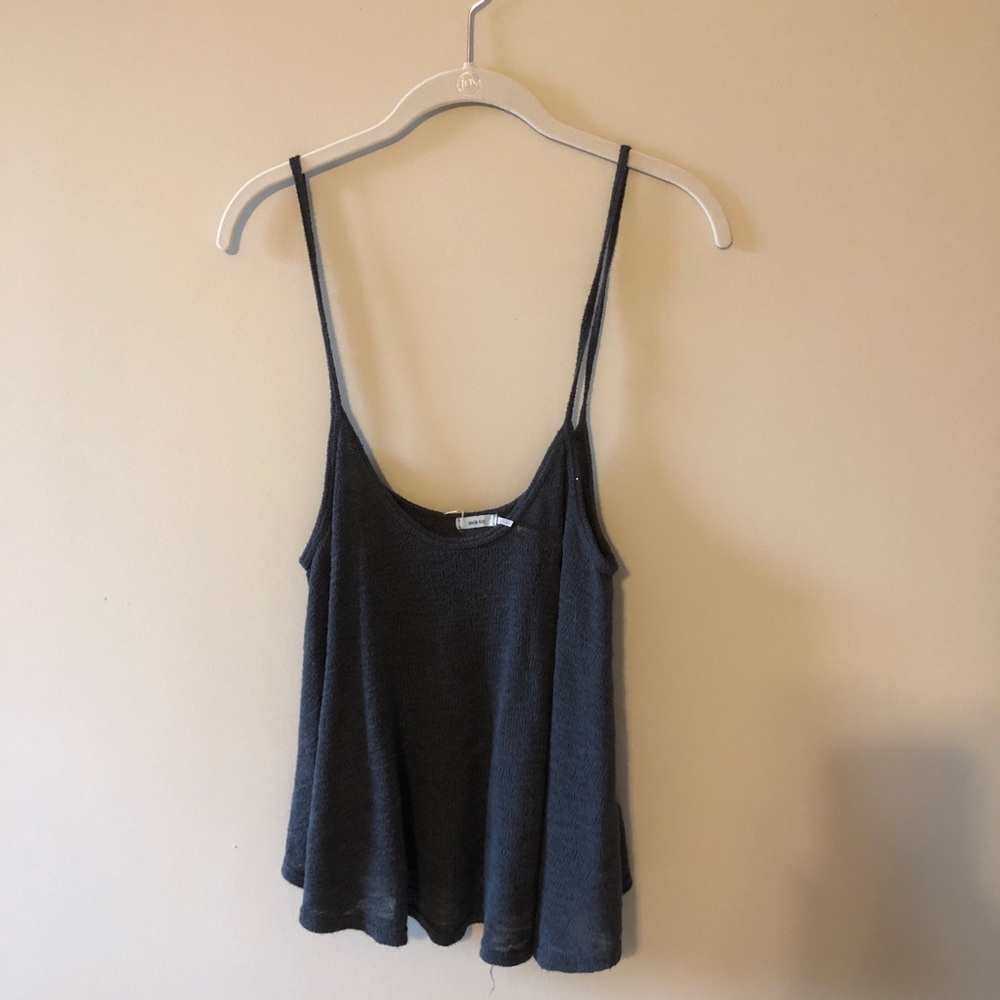 URBAN OUTFITTERS grey flowy tank